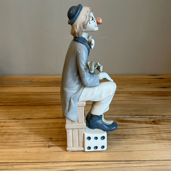Cascades Porcelain Clown Musician Playing Saxophone Made In Spain - Picture 2 of 8